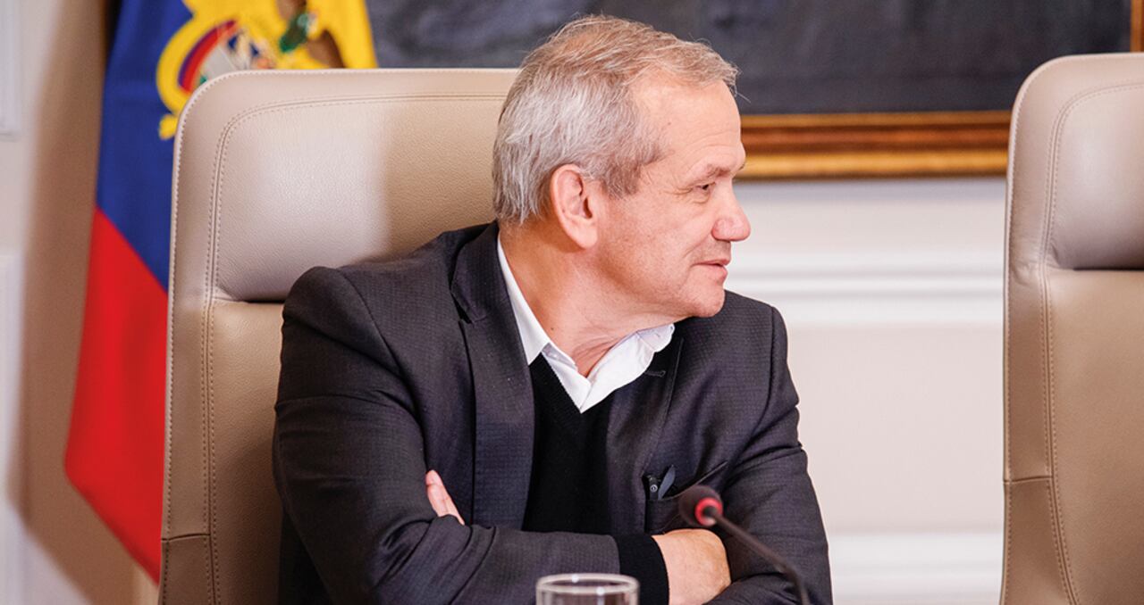 Carlos Ramón González está escondido de la Justicia, que lo busca por el escándalo de la UNGRD, pero dejó en la Alianza Verde a Rodrigo Romero, su mano derecha.