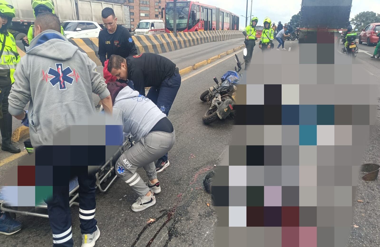 El siniestro tuvo lugar en el puente vehicular ubicado en la intersección con la calle 25, en el sentido sur-norte de la ciudad.