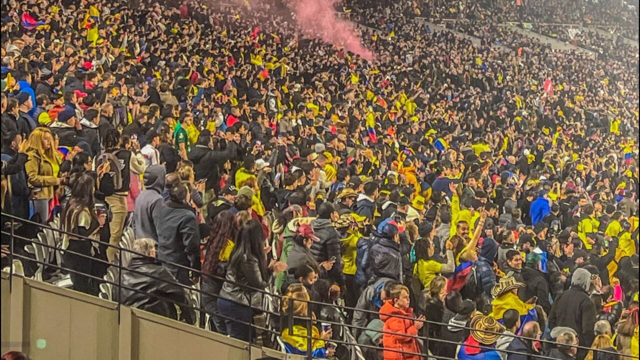 Hinchas de la Selección Colombia llenaron el estadio en Londres en el juego contra España