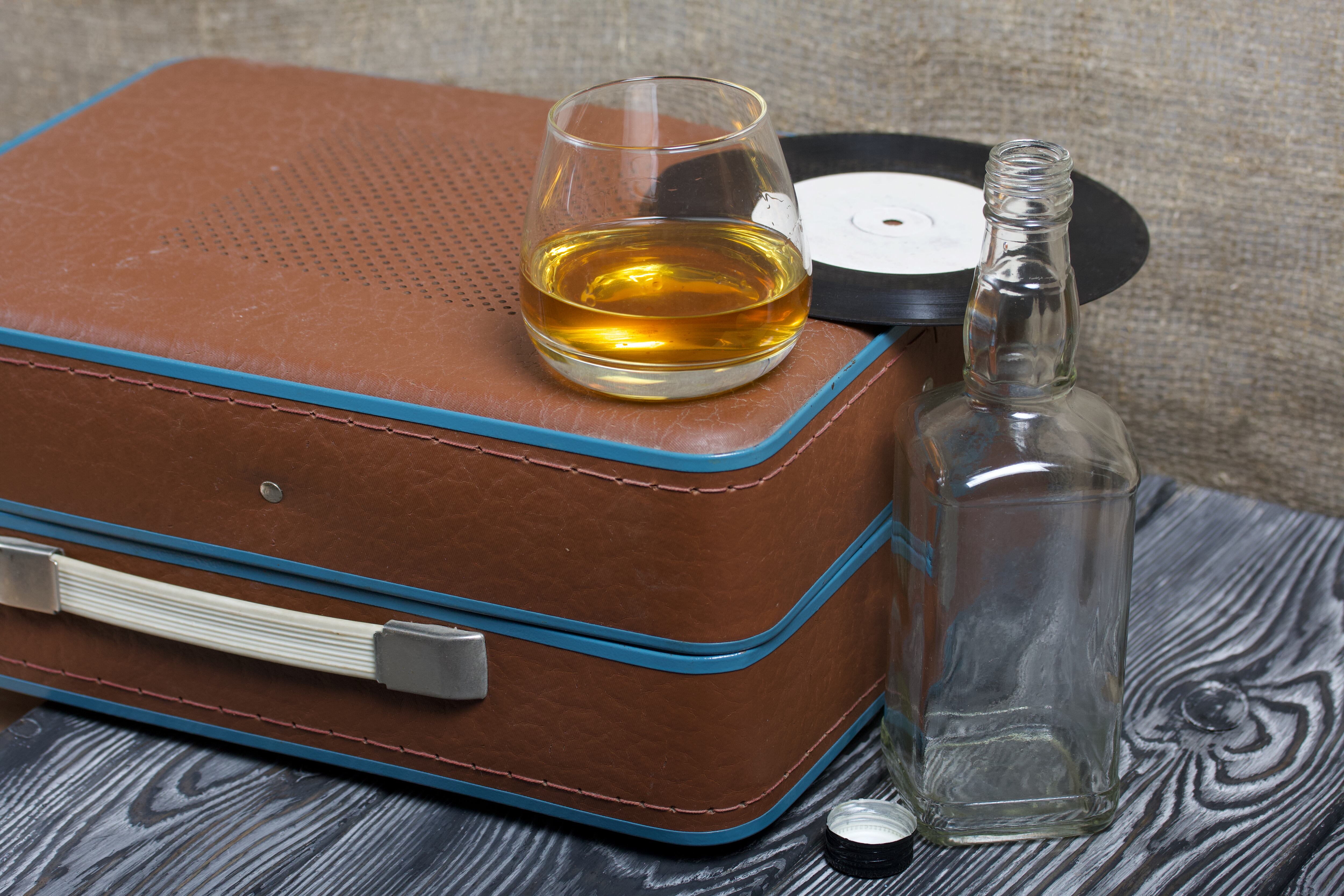 ¿Qué bebidas alcohólicas se pueden llevar en el equipaje de mano?