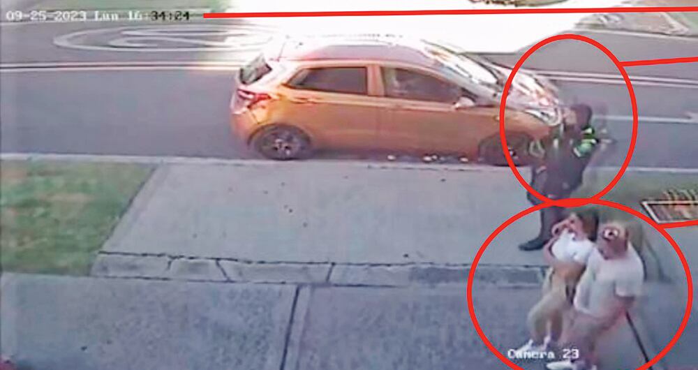 Las víctimas señalaron a la Fiscalía que un policía advirtió la necesidad de alejarse del supermercado porque “estaban dando boleta”.