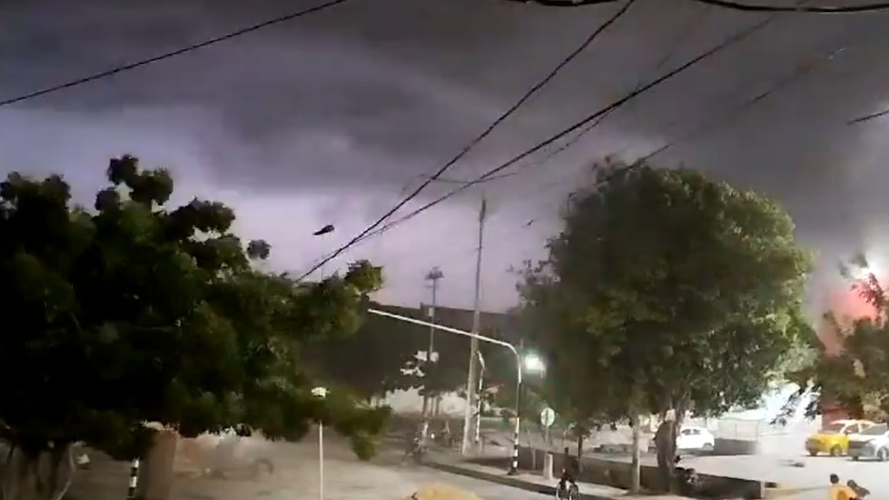 El pánico se apoderó de los barranquilleros este lunes, 16 de septiembre, ante el fuerte vendabal.
