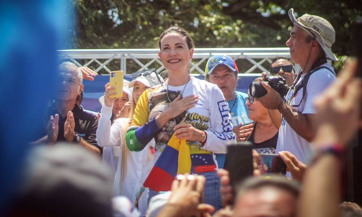 María Corina Machado denunció actos de hostigamiento en su contra por parte de funcionarios chavistas durante su visita a Monagas.