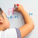 El acceso a la educación en colegios públicos es gratuito y el trámite se puede realizar directamente en los colegios oficiales y secretarías de educación.