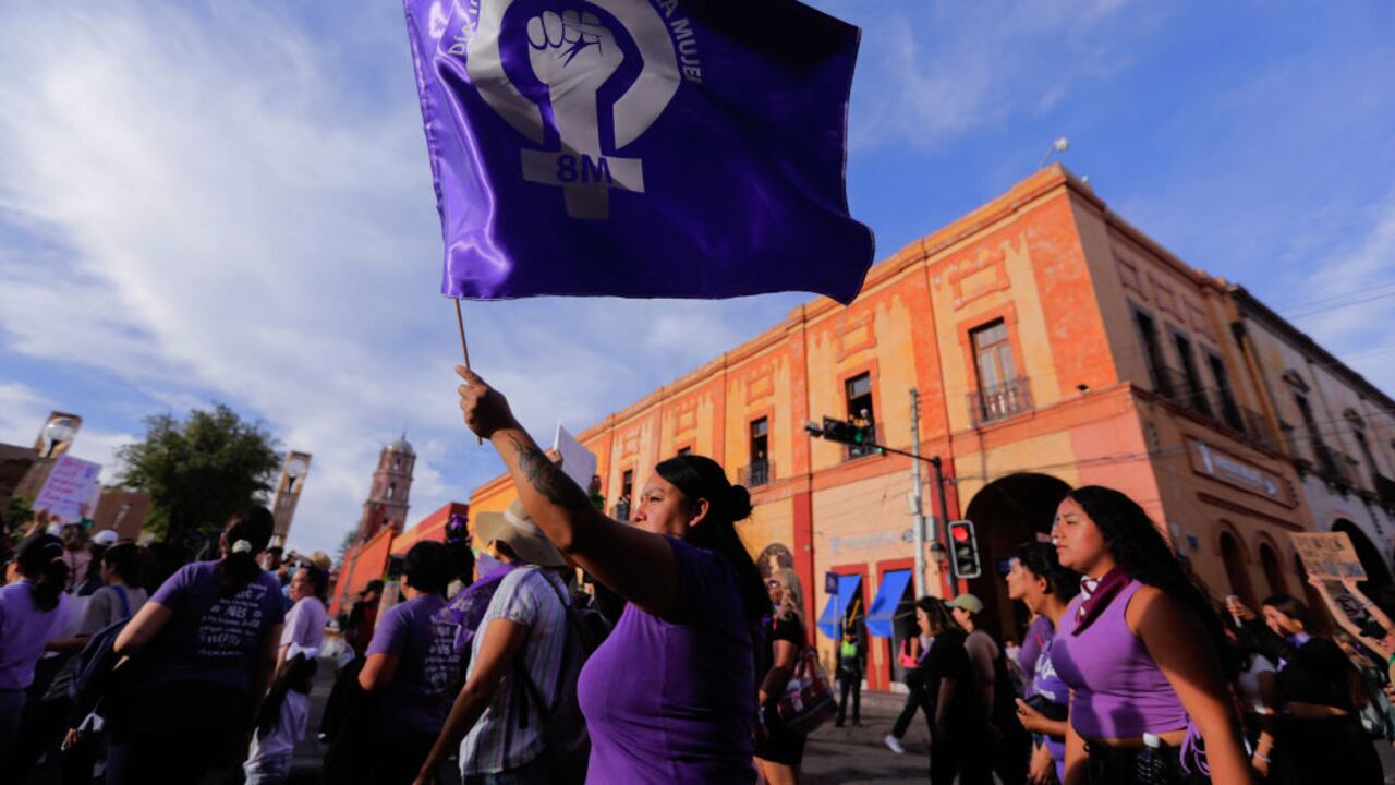 Las mujeres conmemoran el día de la mujer en medio de diversas trabas para lograr la equidad y la reducción de la violencia de género.