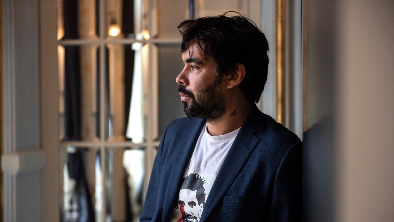 El director cubano Carlos Lechuga, en el Hotel María Cristina, en el 70 Festival de San Sebastián. Foto de ANDER GILLENEA / AFP