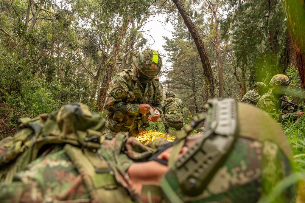 Así entrena un enfermero de guerra en Colombia