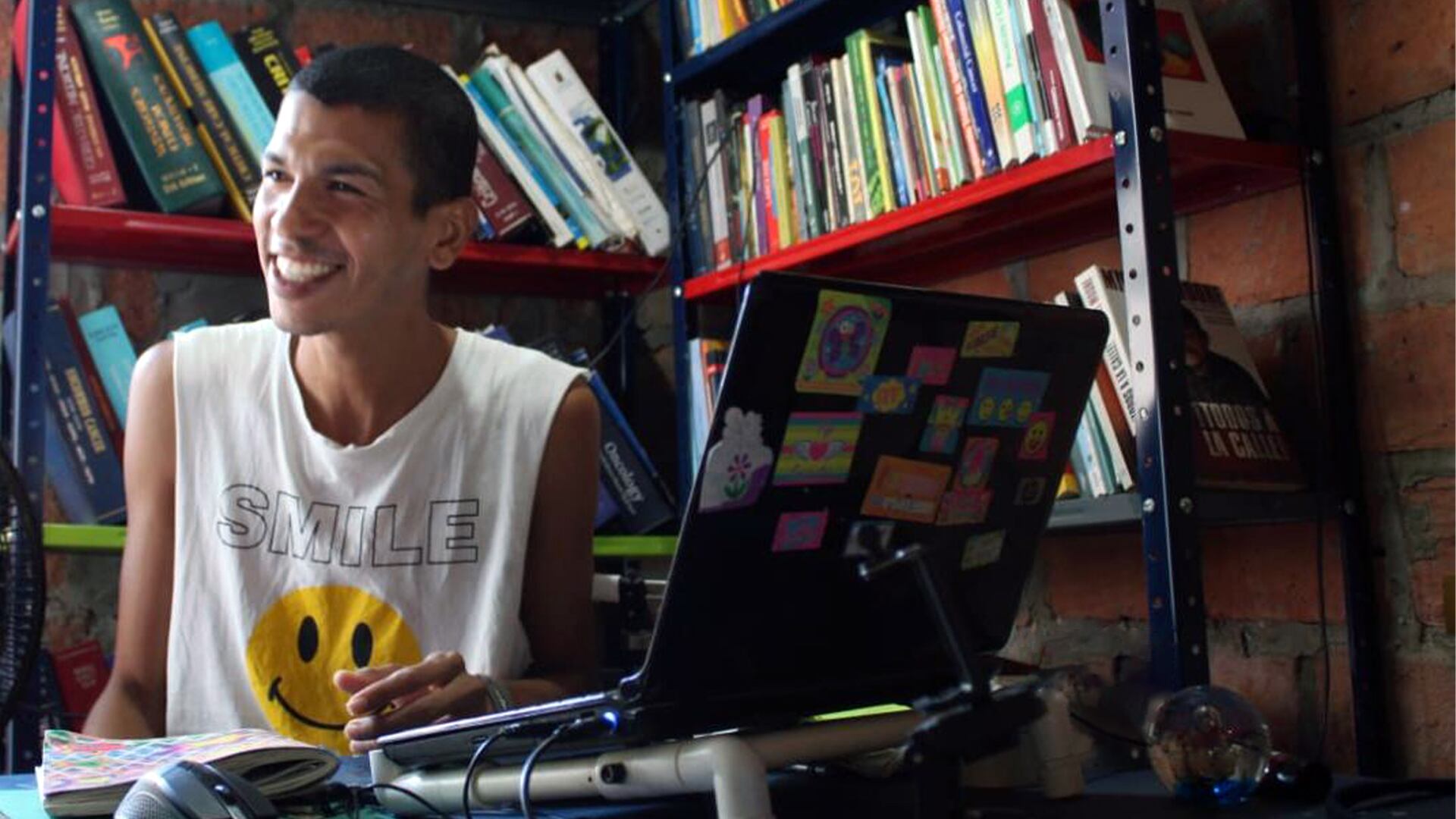 Eli Saúl Martínez decidió apoyar a niños y jóvenes de poblaciones vulnerables del barrio San Martín de Mompós durante la pandemia.