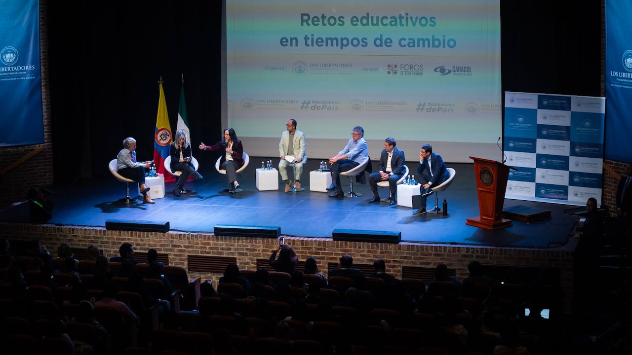 Debate de precandidatos presidenciales en la Universidad Los Libertadores