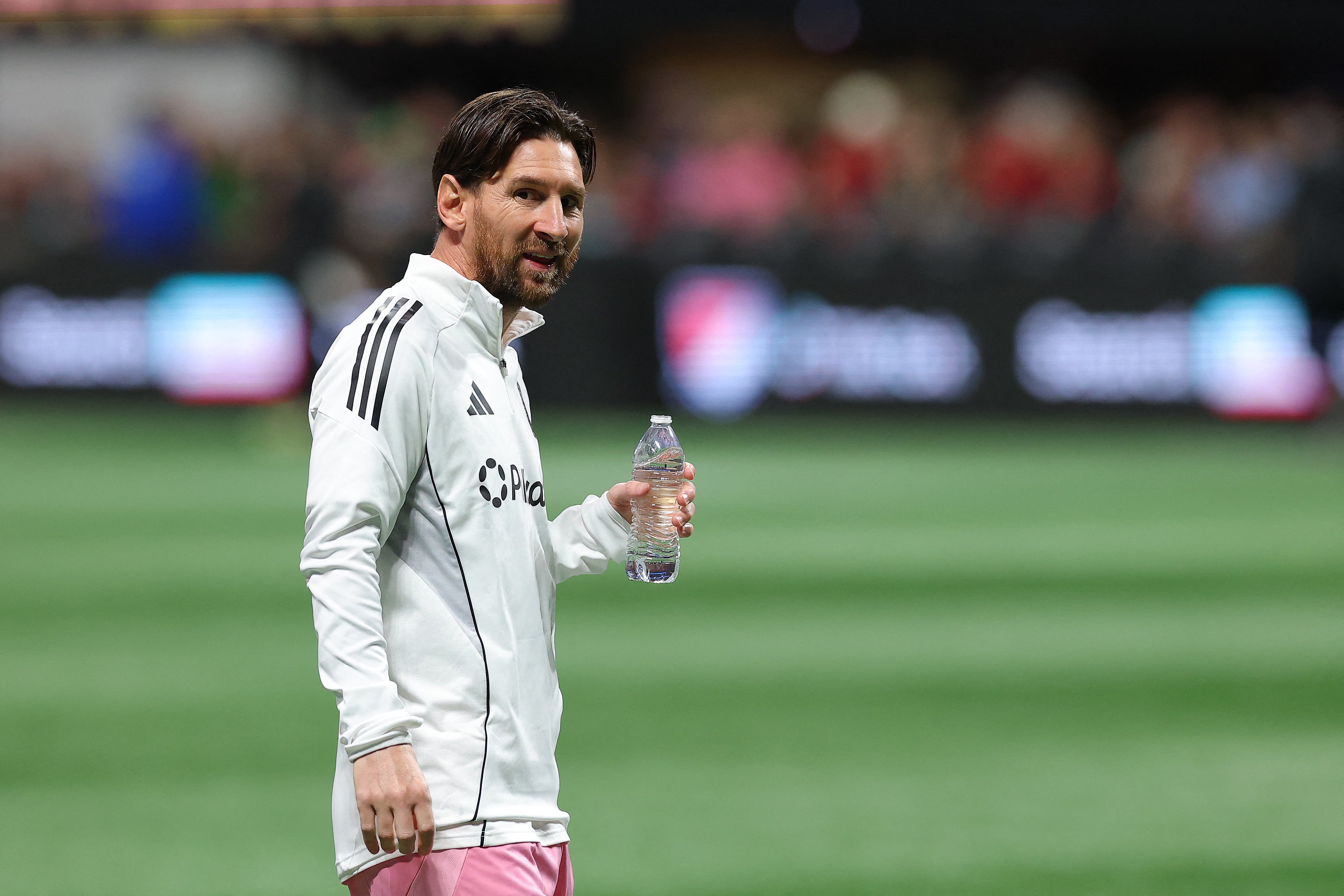 ATLANTA, GEORGIA - MARCH 16: Lionel Messi #10 of Inter Miami CF warms up prior to the MLS match between Atlanta United and Inter Miami CF at Mercedes-Benz Stadium on March 16, 2025 in Atlanta, Georgia. Kevin C. Cox/Getty Images/AFP (Photo by Kevin C. Cox / GETTY IMAGES NORTH AMERICA / Getty Images via AFP)