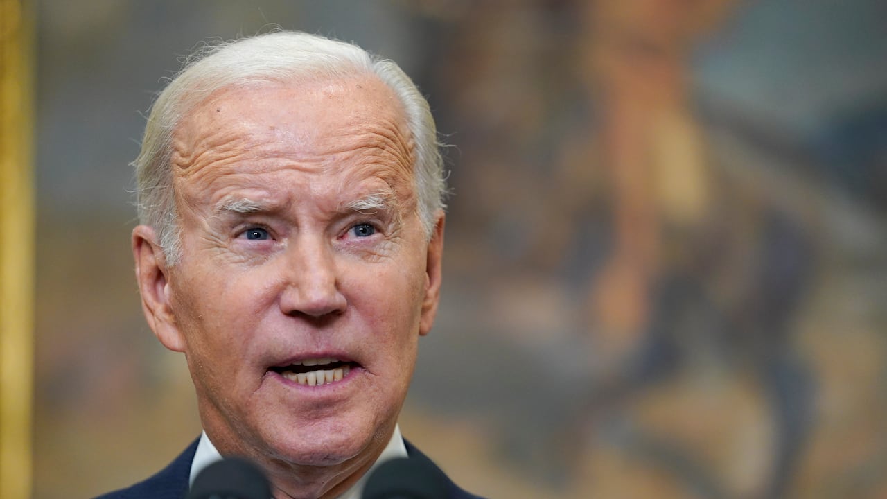 “Estados Unidos apoya a las mujeres iraníes y a todos los ciudadanos iraníes que inspiran al mundo con su valentía”, dijo el mandatario.