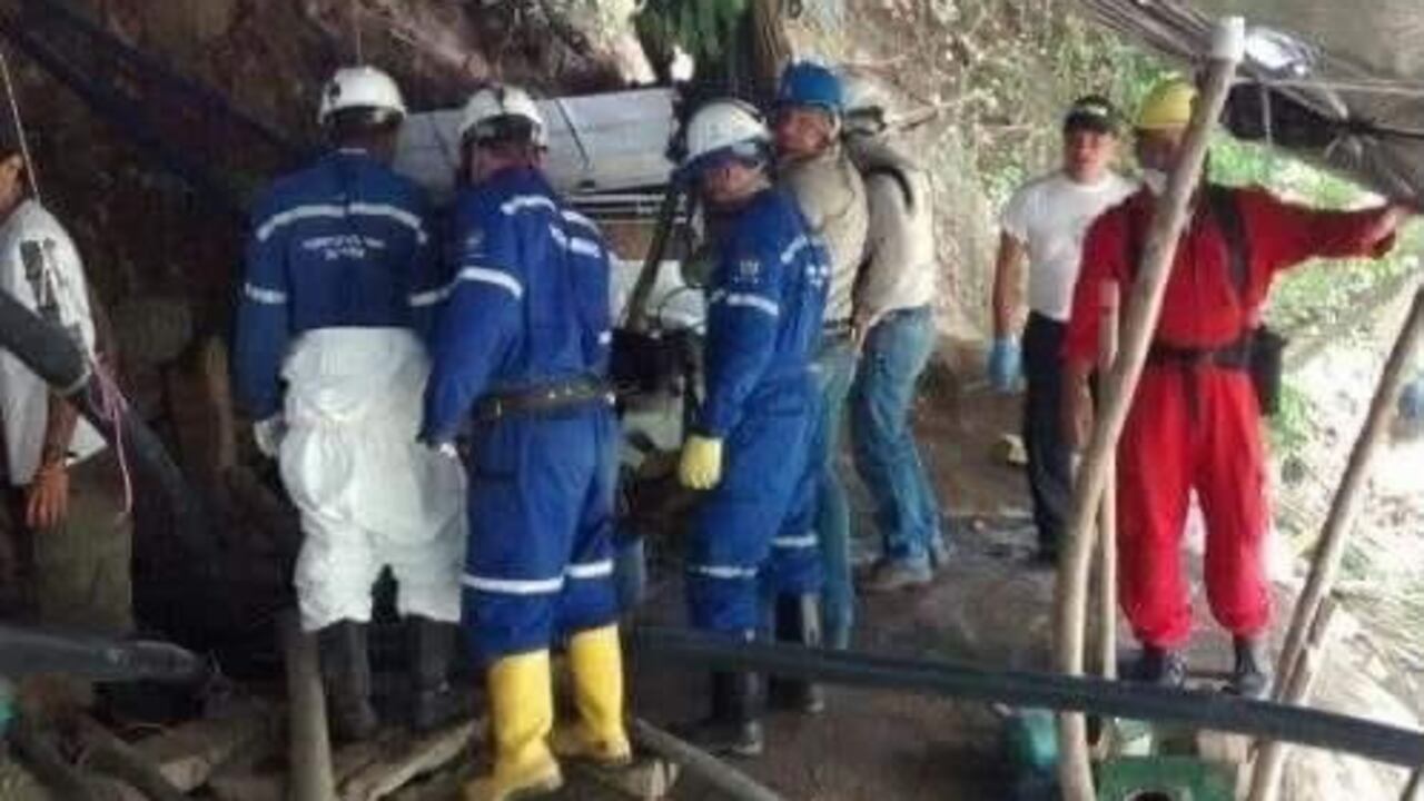 Mina de oro en Neira, Caldas. Foto tomada de Twitter @AlejoCorralesCD