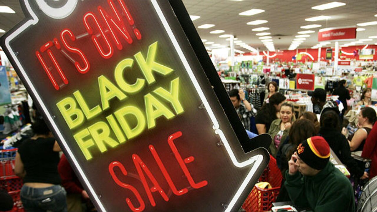 A pesar de que muchos aprovechan para comprar cosas a bajo precio, otros dicen que las grandes cadenas inducen a comprar cosas innecesarias.