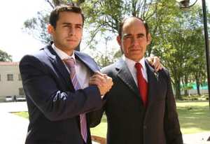 El general (r) Jaime Humberto Uscátegui y su hijo José Jaime, en la Escuela de Infantería del Ejército. El oficial estuvo recluido allí durante varios años luego de ser señalado como coautor de la masacre perepetrada en Mapiripán (Meta) en julio de 1997. El miércoles pasado, un juez de la República lo absolvió por los mencionados hechos en los que fueron asesinadas al menos 27 personas. José Jaime se convirtió en el salvavidas de su padre