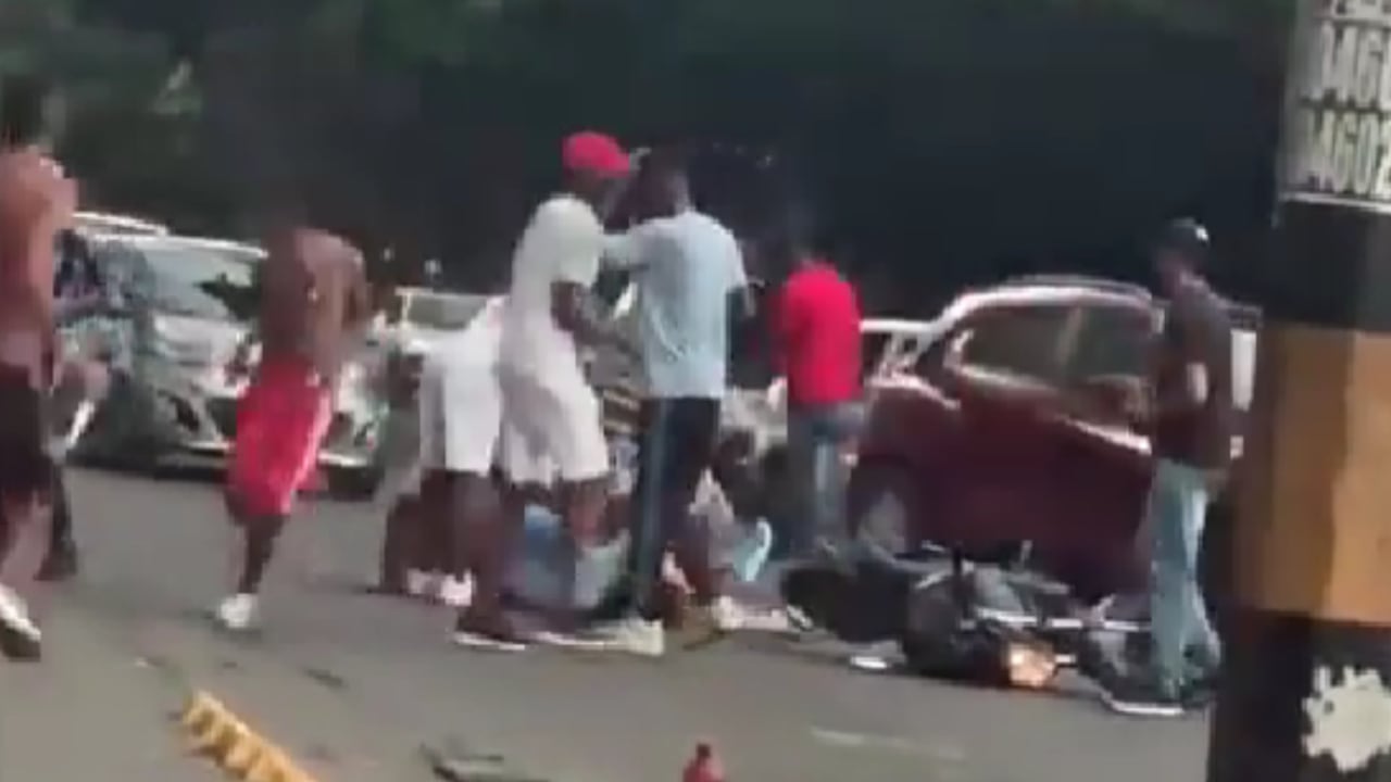 Hinchas América atacaron a hincha del Cali.