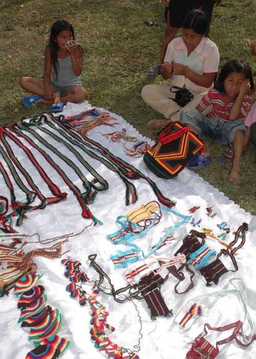 Dentro de las instalaciones del coliseo de Cali, la Cruz Roja Colombiana dispuso puestos de salud para atender eventualidades.