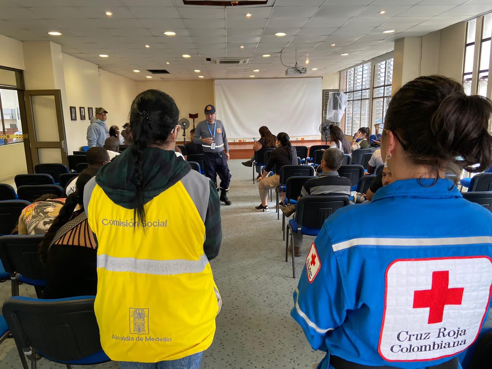 Con nuestro componente de recuperación de la Subdirección de Manejo de Desastres, en articulación con la Comisión Social de la Secretaría de Inclusión Social y Cruz Roja, asistimos y acompañamos a las familias que perdieron a sus seres queridos.