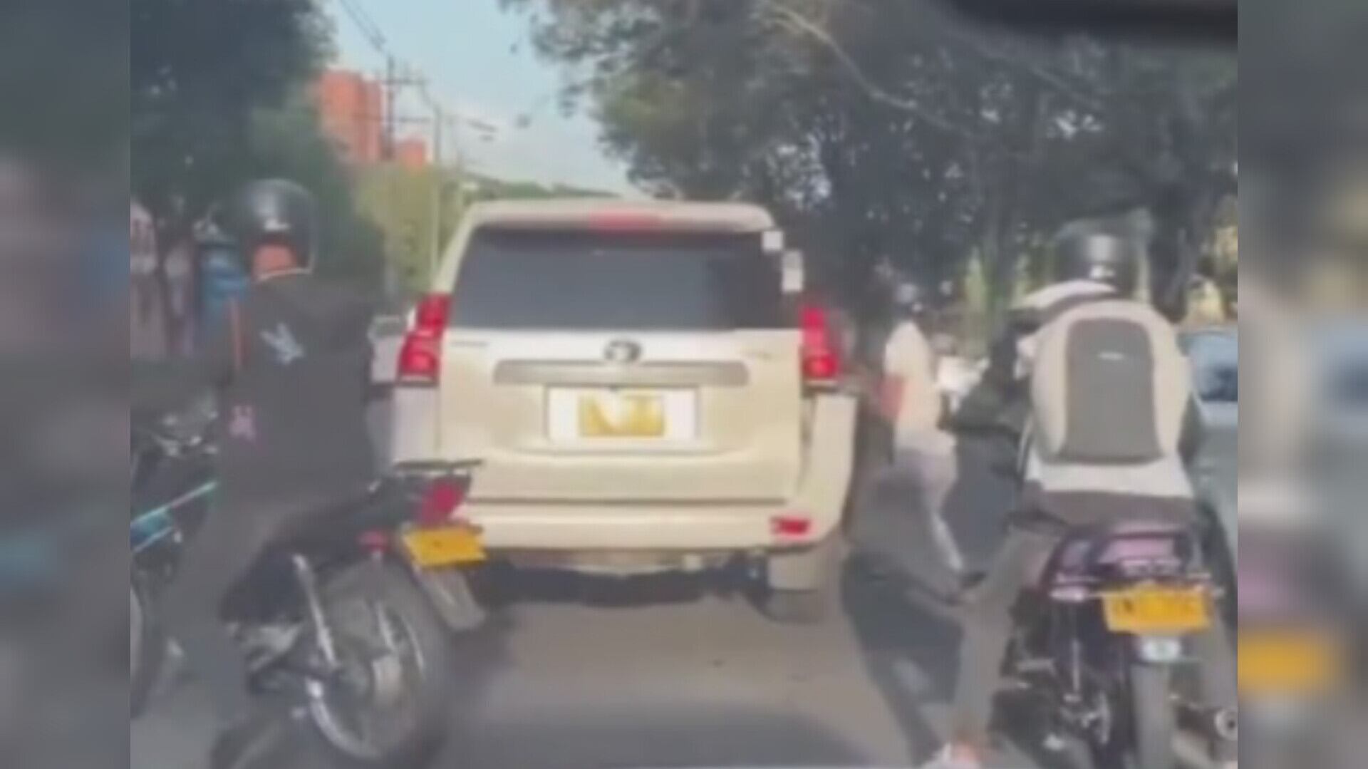 Motoladrones habrían fingido supuesto accidente para robar a los ocupantes de un vehículo de alta gama al sur de Cali.