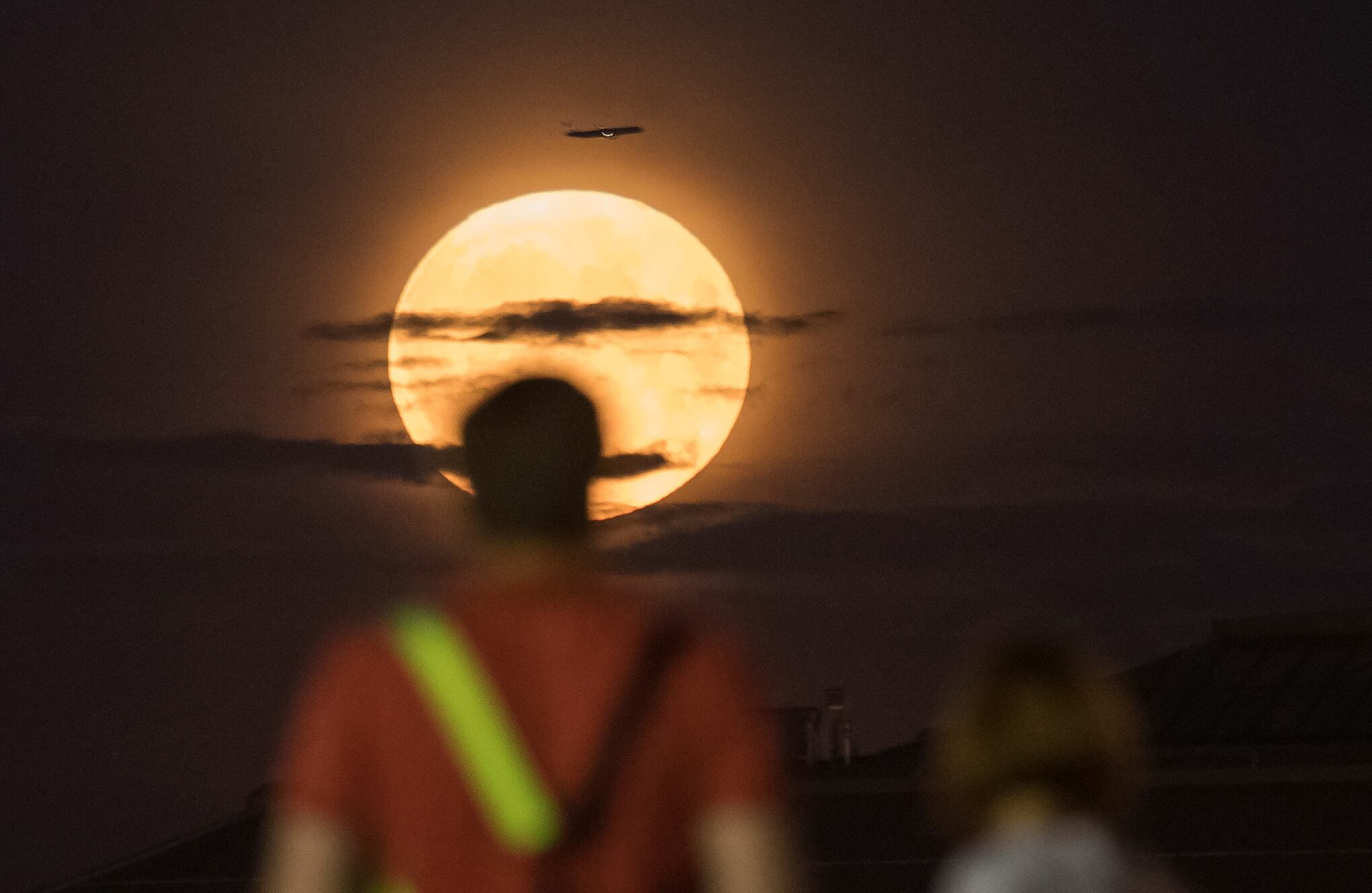 En imágenes: Buck Moon ilumina el cielo nocturno de todo el mundo.