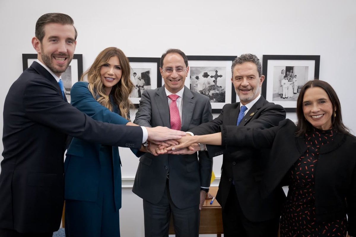 José Manuel Restrepo, el ministro Omar Bula y la embajadora María Consuelo Araújo en Nueva York
