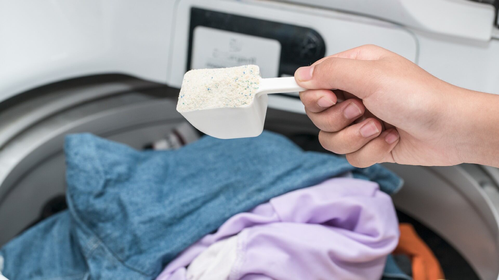 ¿Cómo calcular la dosis perfecta de detergente en la lavadora?