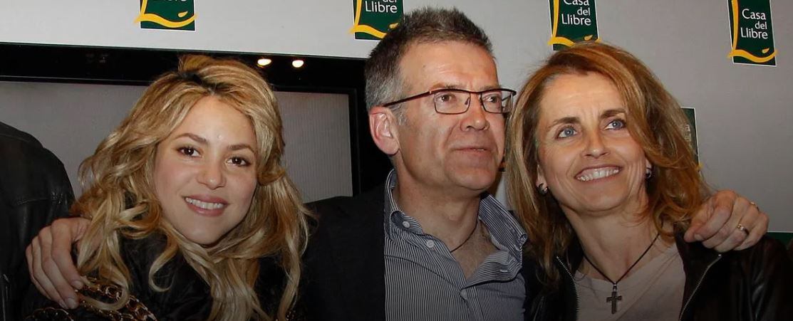 Shakira, junto a sus exsuegros