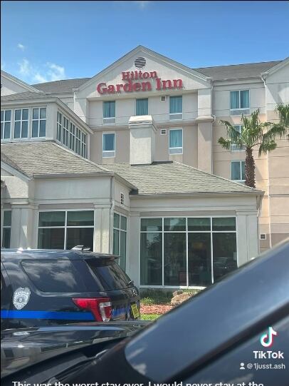 Fotograma: 0. 30 /This was the worst stay ever.Facebook: @ash.a.mitchell.5