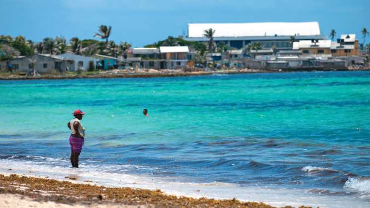 San Andrés tiene más de 3.000 habitantes por kilómetro cuadrado, lo que genera problemas de escasez de agua y acumulación de basuras.