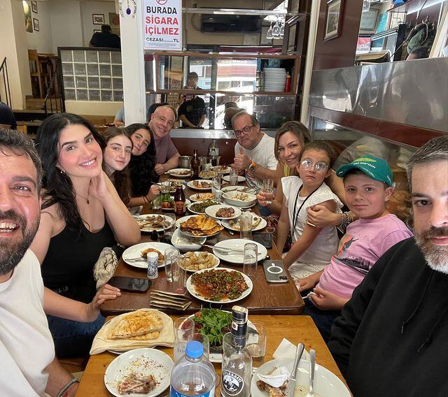 El chef compartió una foto en compañía de varios amigos