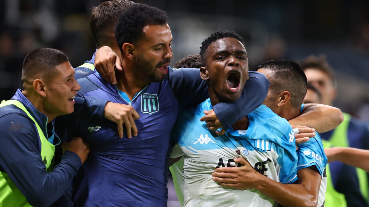 Edwin Cardona y Johan Carbonero celebrando su victoria frente a Boca Juniors.