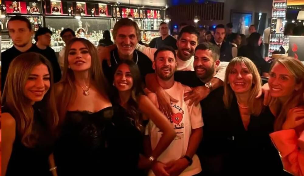 Sofía Vergara junto a Messi y Luis Suárez