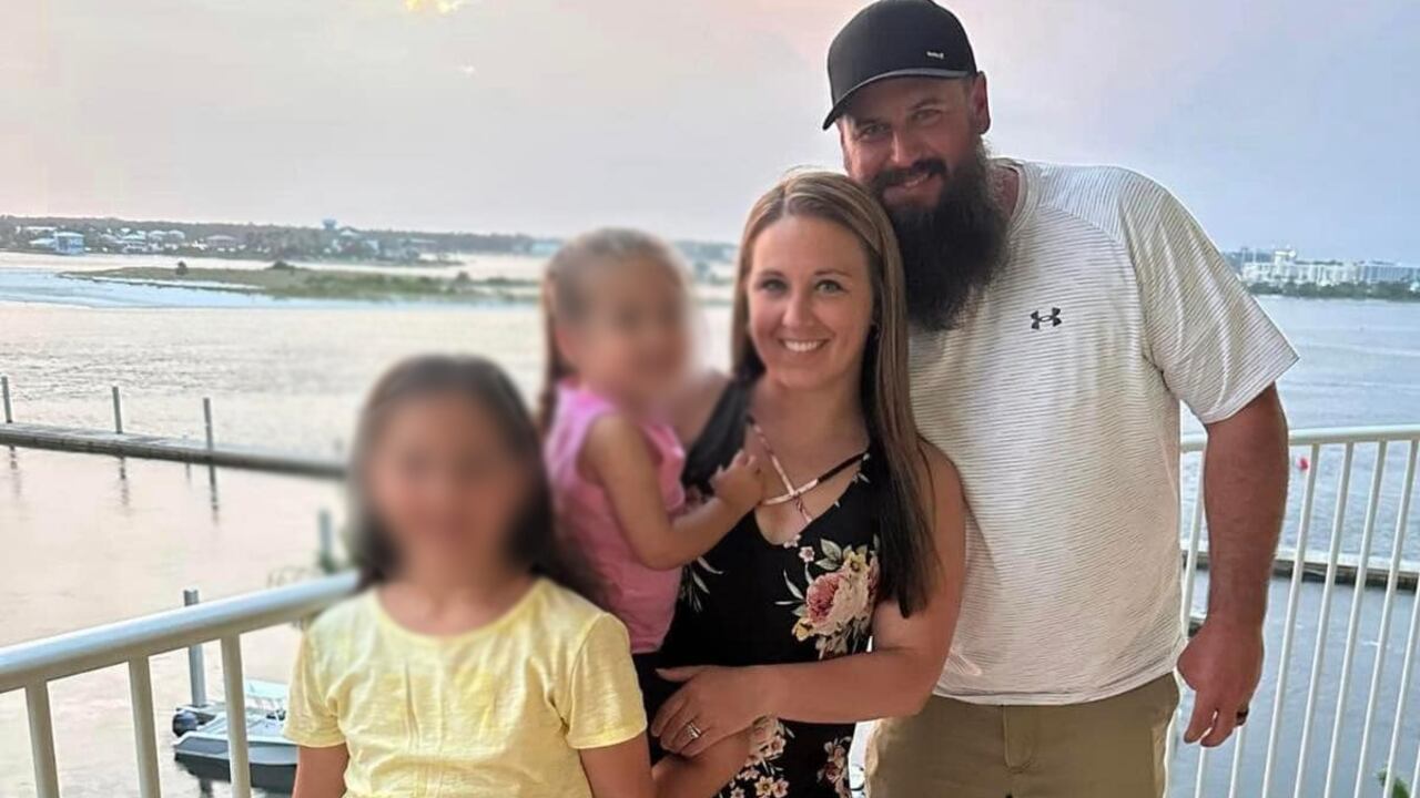 Ashley Summers, la mujer que falleció por ingesta masiva de agua,.