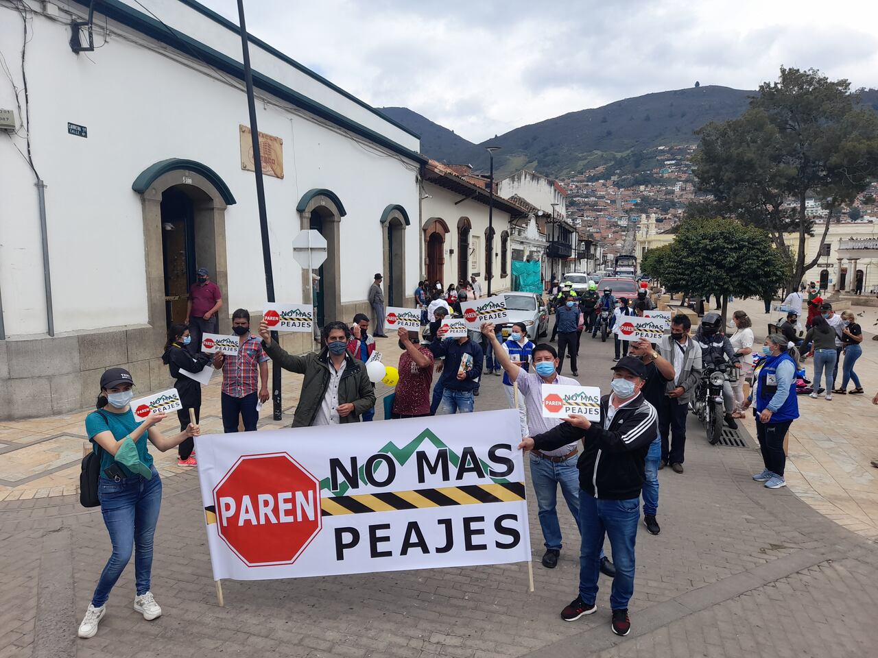 La movilización promueve el rechazo contra peajes que se instalarían en la región.