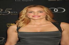 Olivia d'Abo tiene 44 años. Después de la serie aparecería en series como 'Ley & Orden', 'Spin City' o 'Alias' y en películas y animaciones como 'Batman Beyond' o 'Justice League'.  Además de actriz, es cantante y compositora e incluso hizo un dueto acústico con Bon Jovi.