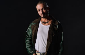 Inexmoda anunció que, por primera vez, la programación de Colombiamoda se extenderá durante una semana completa, del 25 al 31 de julio, incorporando un Opening Weekend con el que busca ampliar el diálogo entre moda, entretenimiento y cultura.
La apertura estará marcada por Artisan Gang in The City, el nuevo proyecto desarrollado entre J Balvin y Vélez.