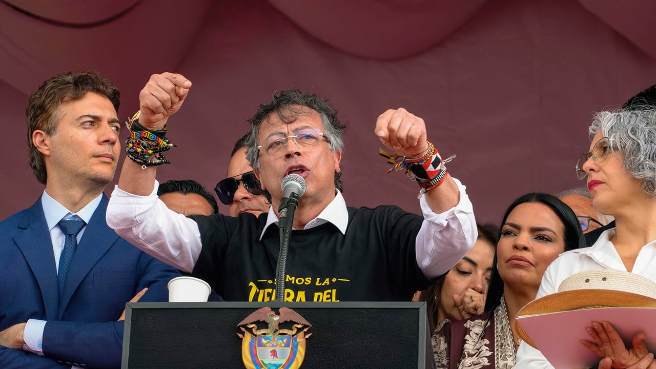 Gustavo Petro, expresidente de Colombia en medio de un evento público