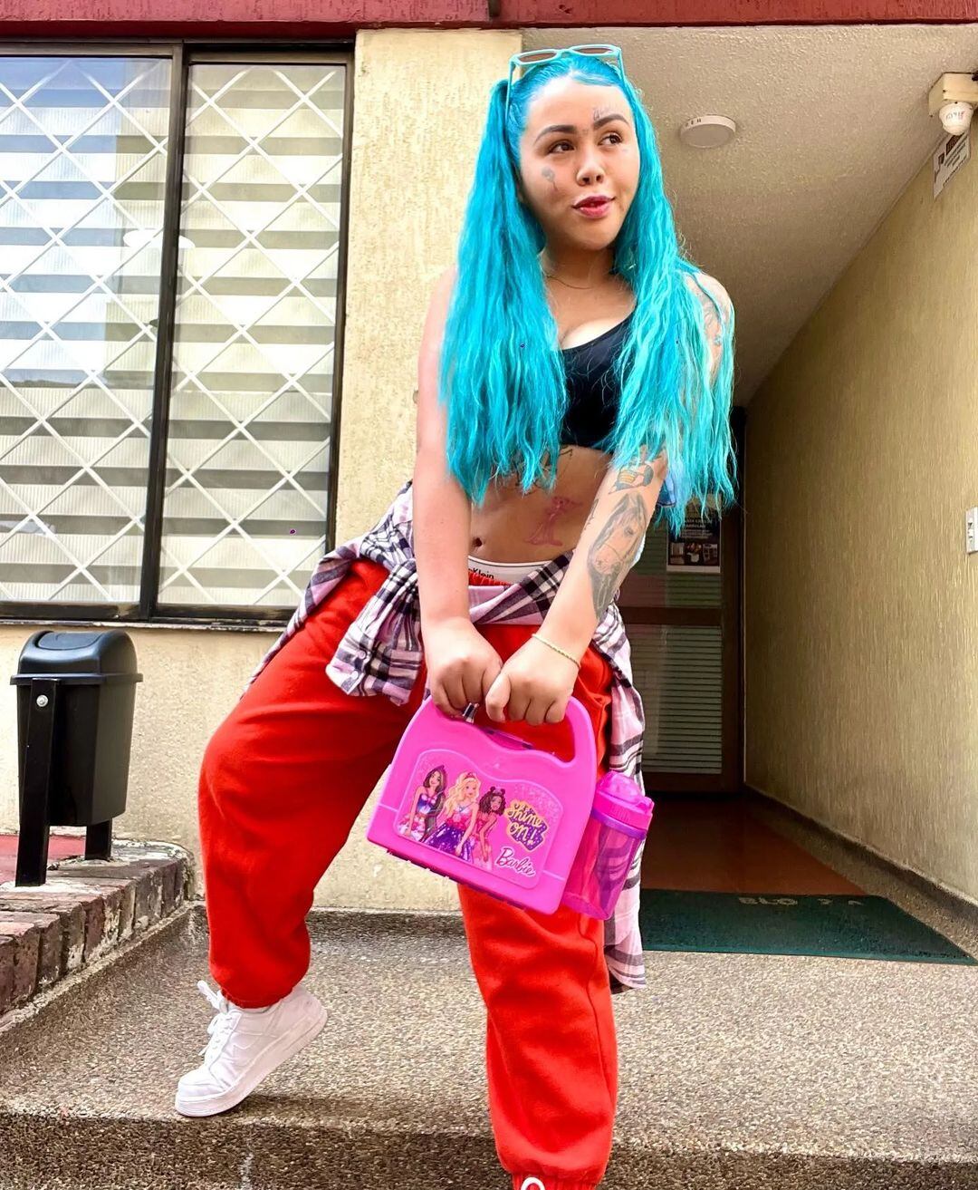 La influencer volvió a generar polémica con sus dinámicas de preguntas en Instagram. Foto: @yinacalderonoficialdj.