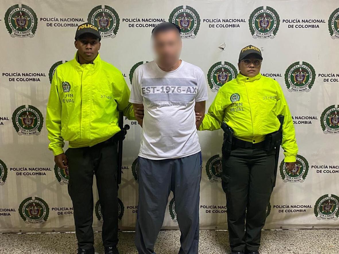 Hombre capturado por lanzar a una mujer desde un cuarto piso en Medellín.