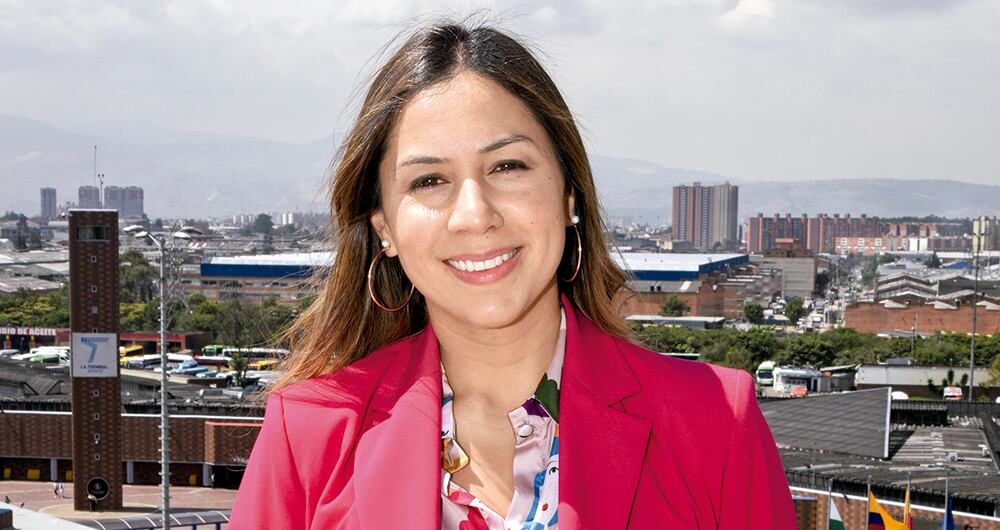 ana maría zambranoGerente de la Terminal de Transporte