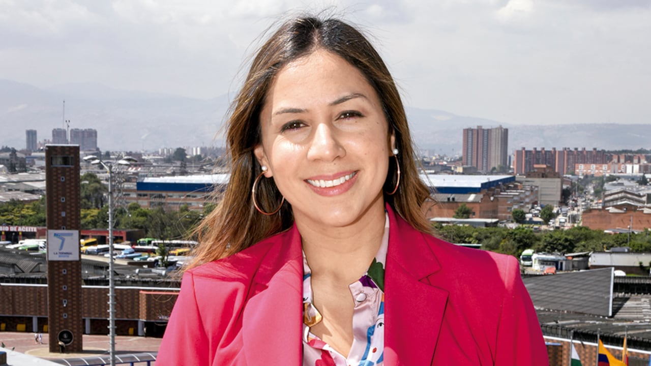 ana maría zambranoGerente de la Terminal de Transporte