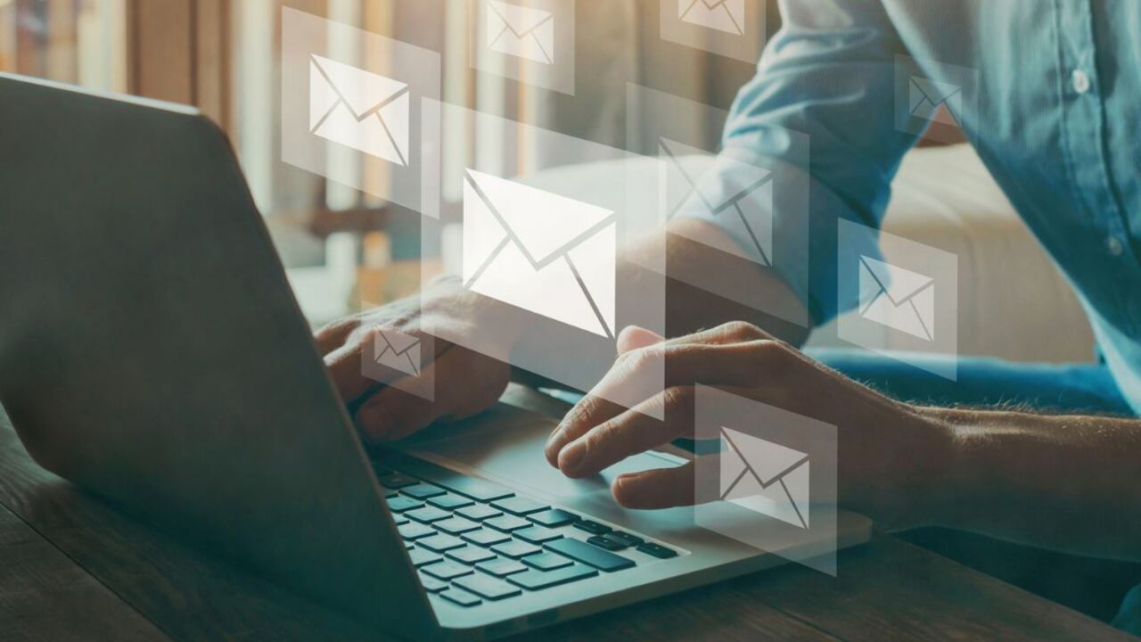 Escribir un correo formal.