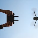 Maxdrone desarrolla cursos de impacto social con población vulnerable migrante y afro de barrio abajo.