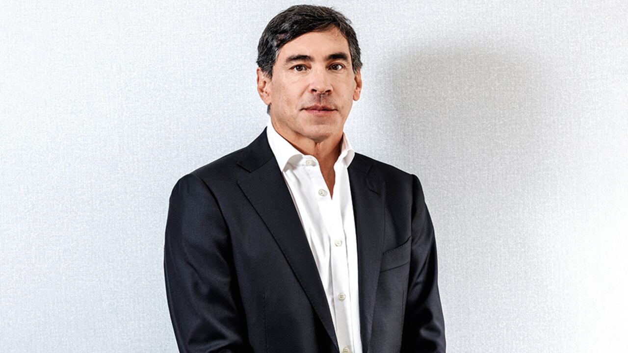 Álvaro Hernán Prada actualmente es el presidente del CNE.