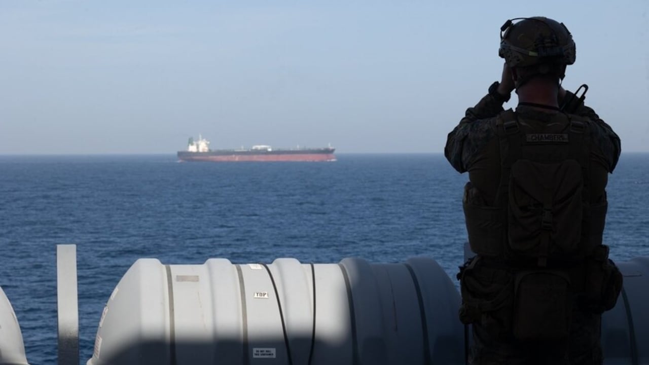 Irán anunció nuevo cierre del estrecho de Ormuz y Estados Unidos respondió con bombardeos.