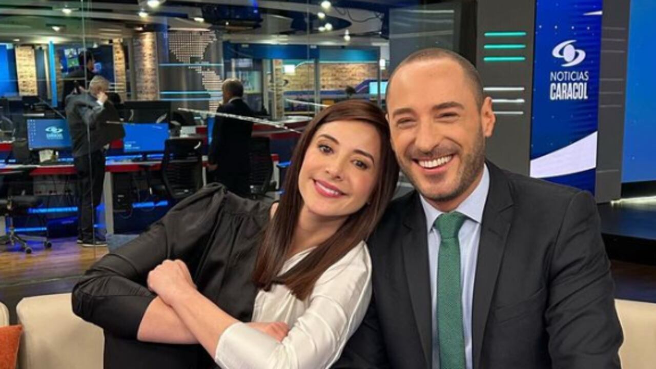 Alejandra Giraldo tuvo un percance en Noticias Caracol.