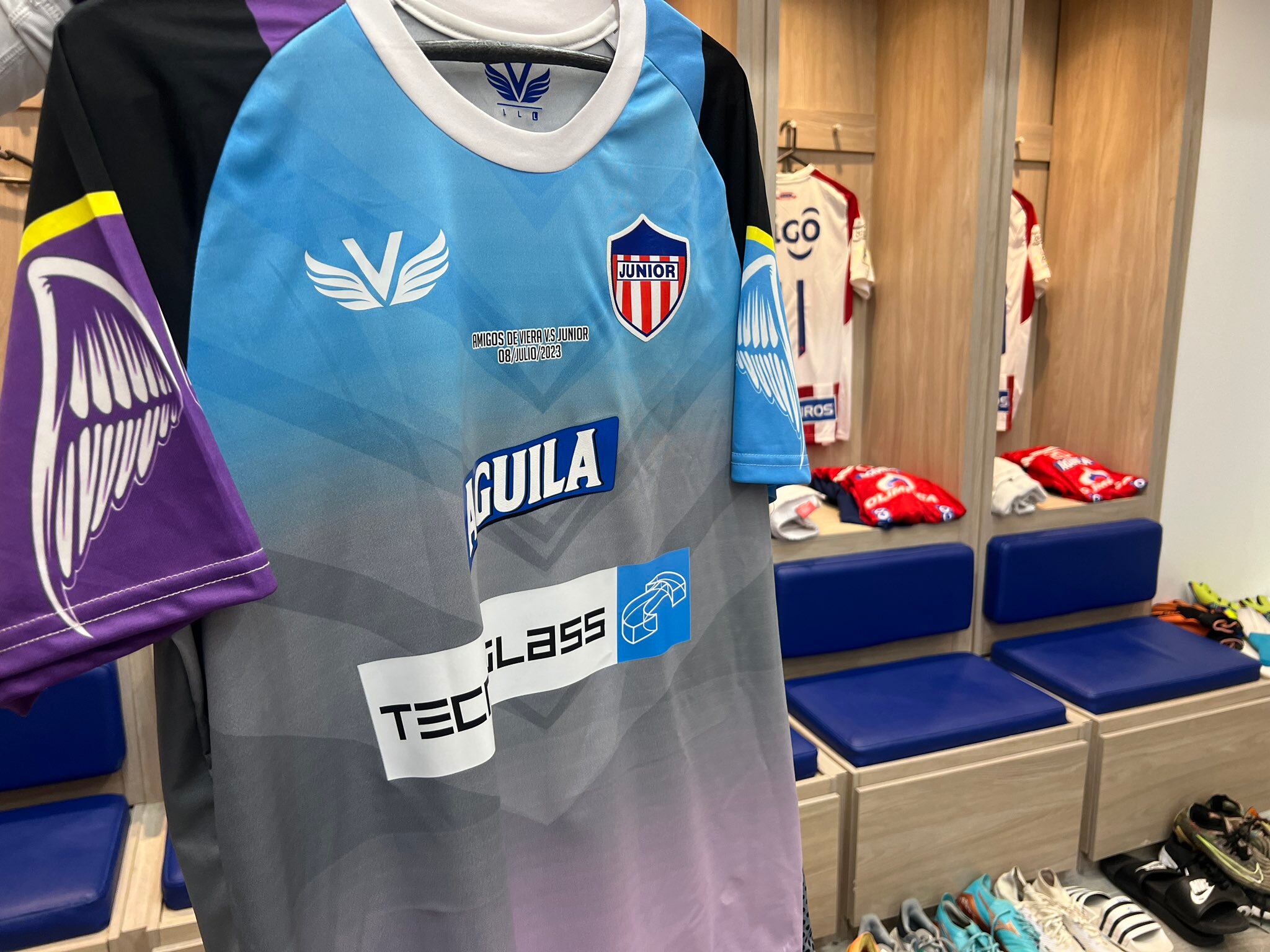 La camiseta conmemorativa que usó Viera en su despedida