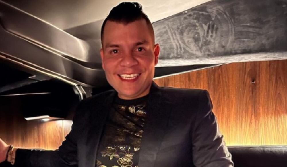 El cantante hizo un tour por el bus que creó y diseñó para sus giras.