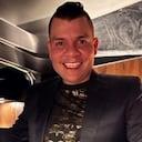 El cantante hizo un tour por el bus que creó y diseñó para sus giras.