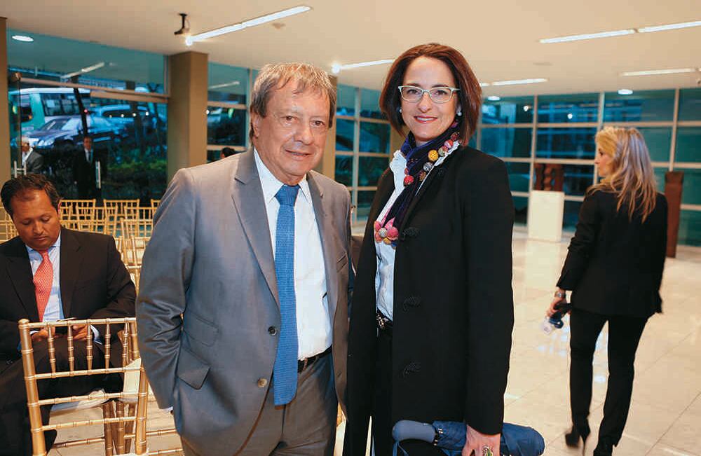 Mario Hernández y Amalia de Pombo.