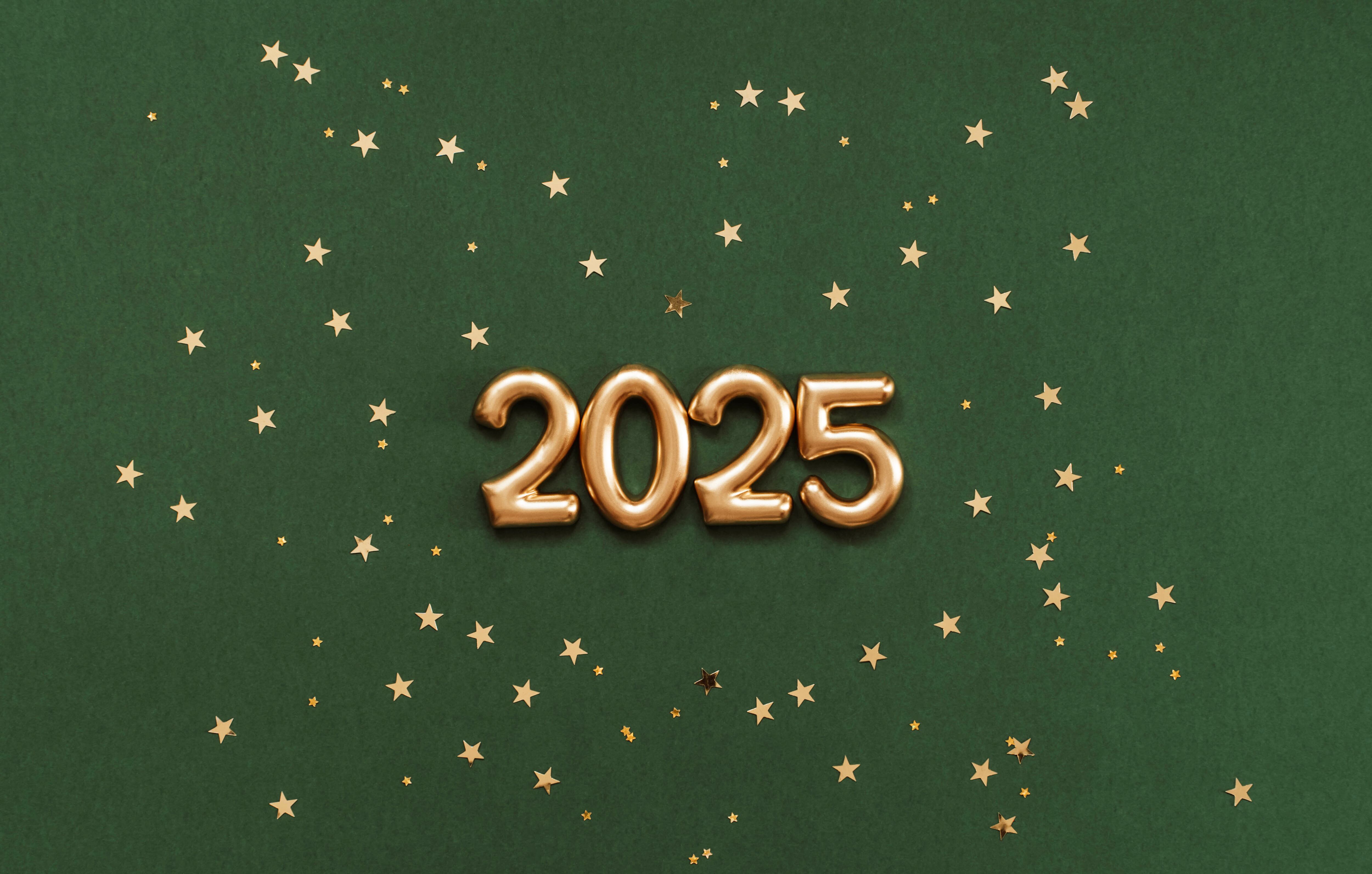 Las personas realizan rituales para recibir el Año Nuevo debido a una combinación de factores.